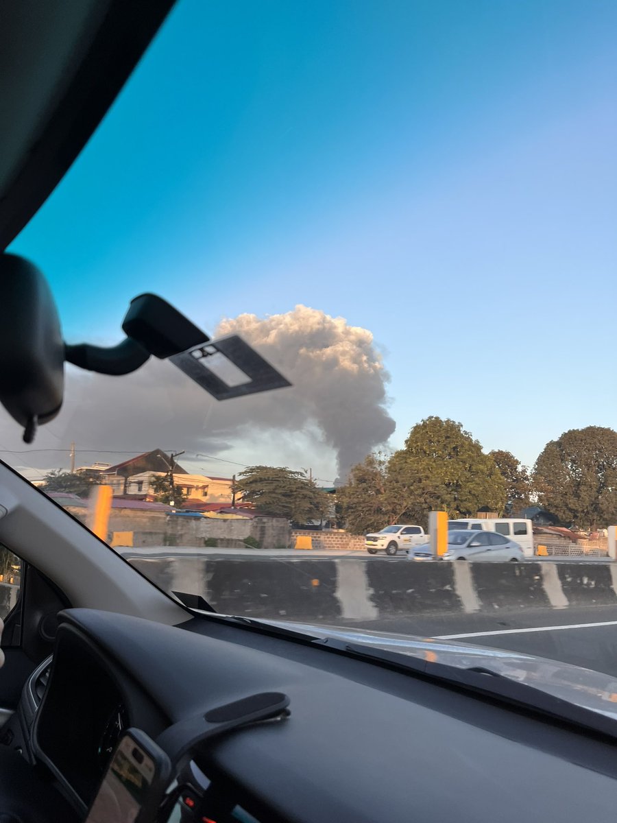 adacanay01's tweet photo. Saw this while at the Southwoods Slex 🥺 640am. https://t.co/HeD6vGoV8w