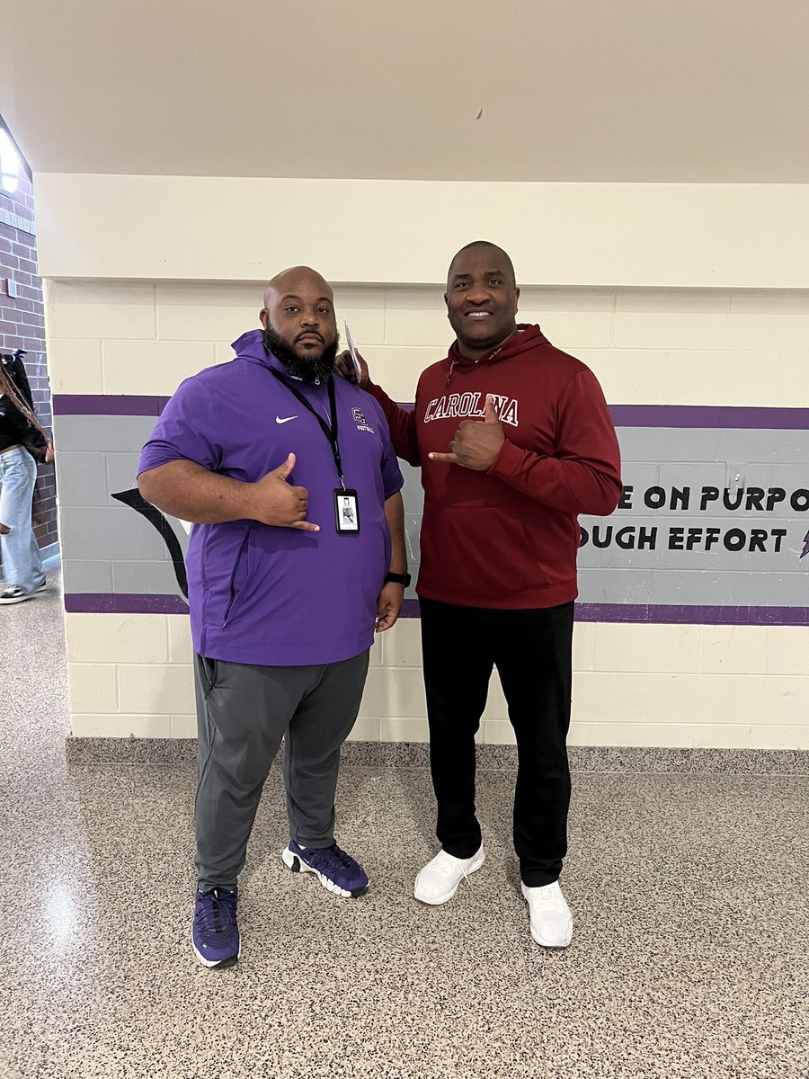 _CoachGreene_'s tweet photo. Honored to have @GamecockFB Head Coach @CoachSBeamer, Defensive Coordinator @CoachClaytonW, Offensive Coordinator #MikeShula and Offensive Line Coach @CoachTeasley with us today @SouthGarnerHS. We appreciate the time spent guiding and pouring into our recruits during this process. #TitanUp8228 @SouthGarnerAD @RecruitsSg @ThePrincipalFai