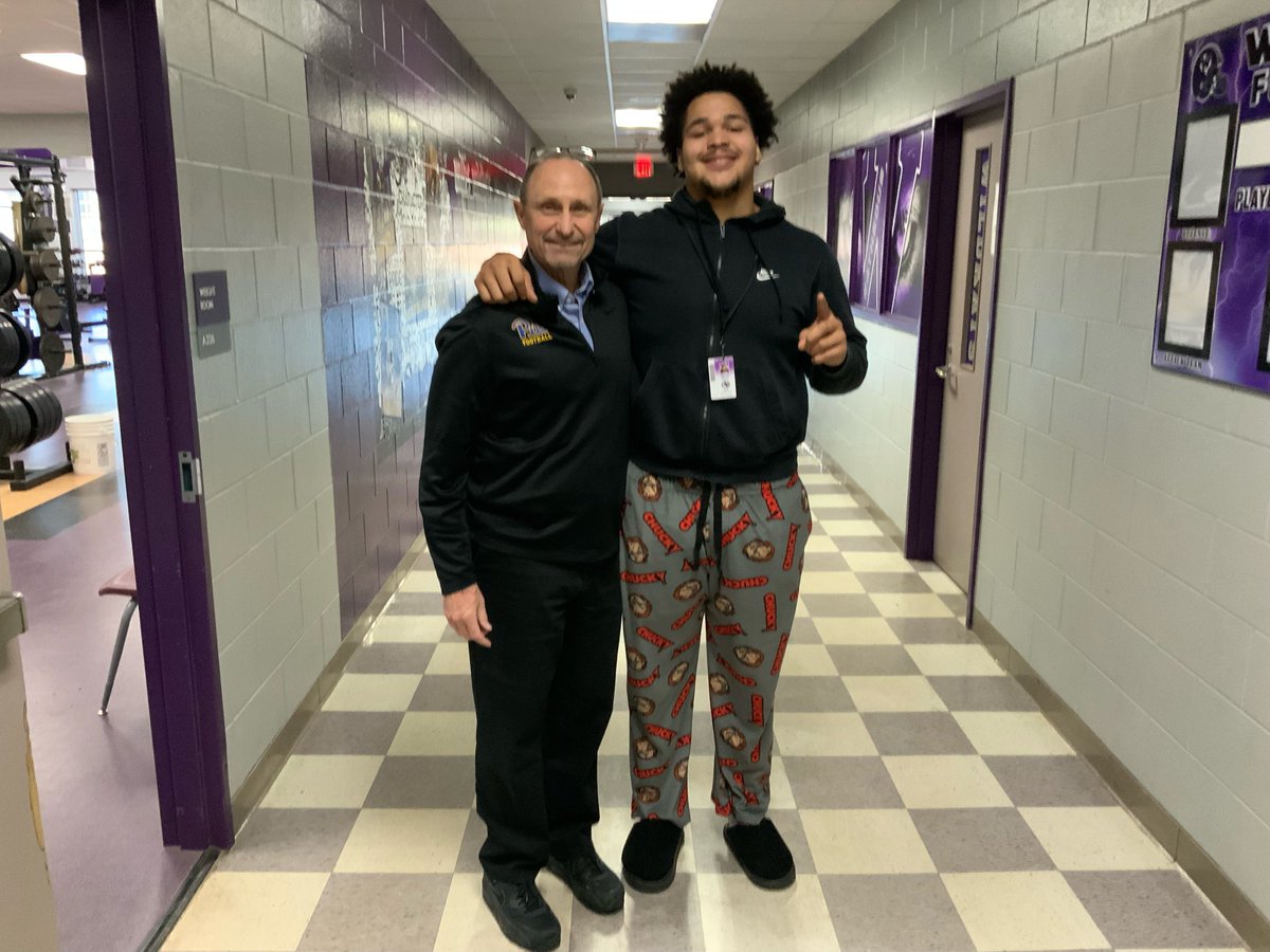 Dayjonmoore71's tweet photo. Thank you again  @BatesBacker for blessing me with an offer to play @Pitt_FB, and coming to visit me.
@CoachTMiller18 @Coach__fitz @DarrylDJSimon @samspiegs @vypehouston @WOLsports @on3 https://t.co/ZA4gUWrMZk