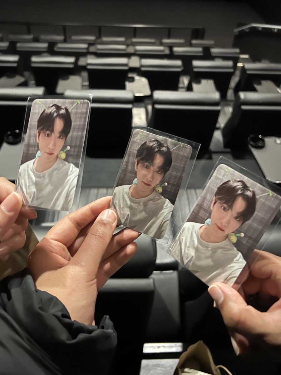 LOEYSBXTCH's tweet photo. Baekhyun Lonsdaleite in Cinema with @cowboyzkdlin <333 
THE PCs!!! https://t.co/2F5bJma4P8