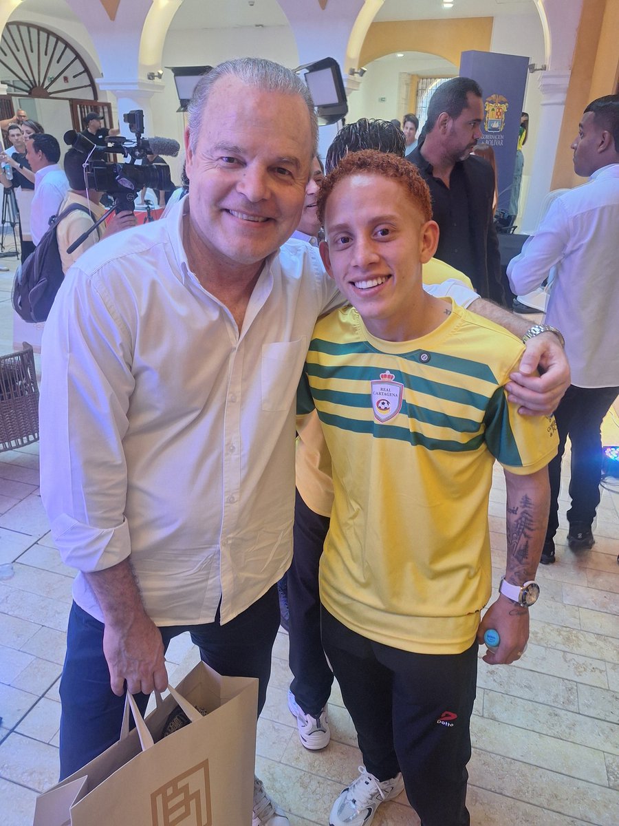olsendeportes's tweet photo. Con JUAN JOSÉ RAMÍREZ, el  "Chocolo" en la presentación oficial de @RealCartagena 
A prestamo desde @MillosFCoficial https://t.co/LRKDBRLox6