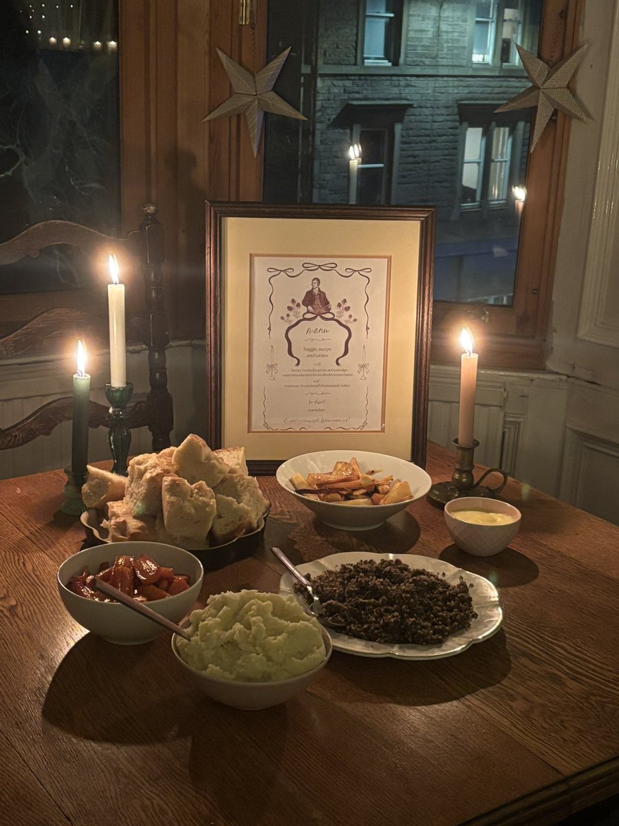 _GemK_'s tweet image. No weather warning is severe enough to get in the way of Scottish Lit Christmas 🕯️📚 @naiwallace