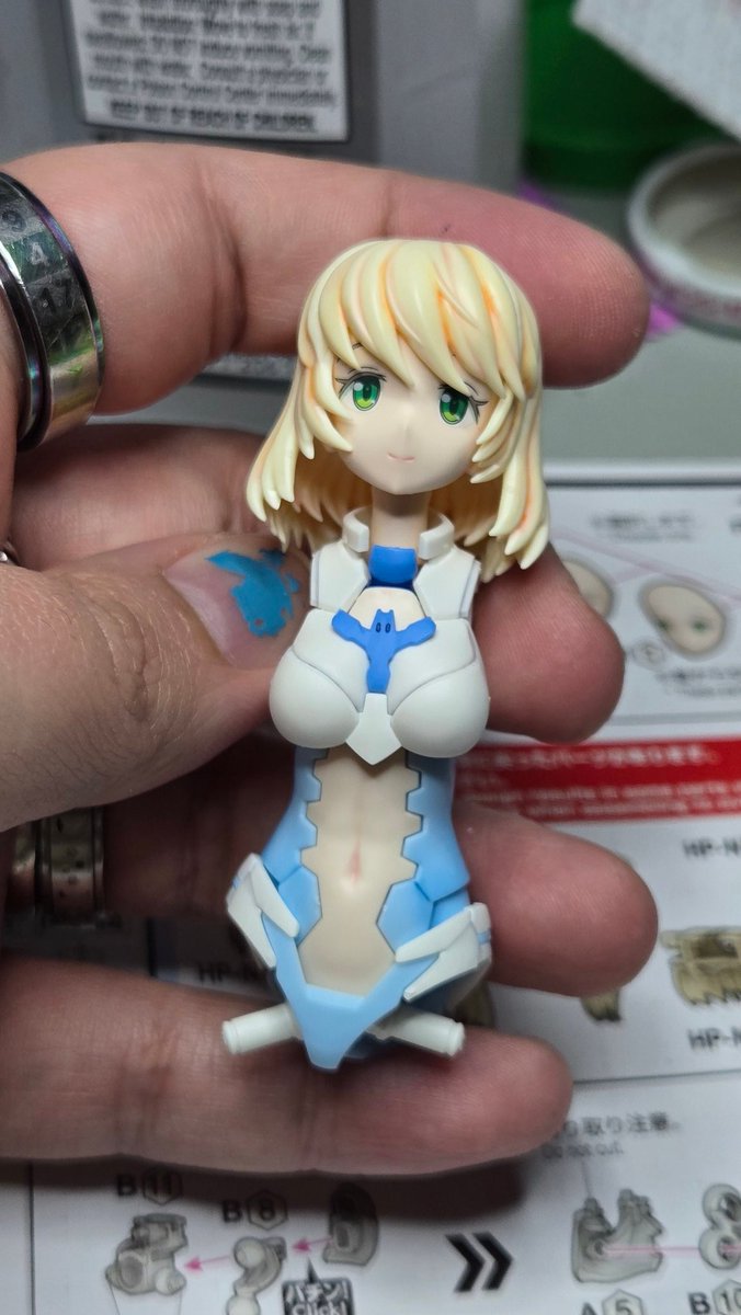 cacographyGirl's tweet photo. A comparison with panel lining/shading and not for #30minutesister My niece is doing the one on the left while the right one is mine. Wild how different they look.
It's a process learning how and what parts need to be done vs. not.
.
#30ms #bandai #gunpla #30minutemissions #waifu https://t.co/Gai795sqmH