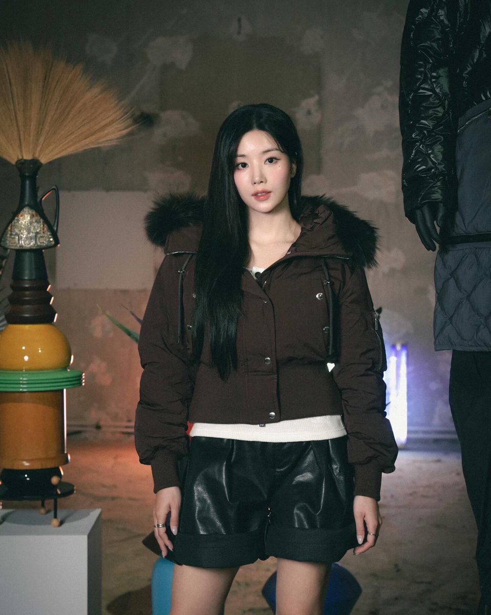 KwonEunbiBR's tweet image. 📷 — Kwon Eunbi via Instagram. (1/2)

“#TATRAS

@tatras_official
#TATRAS
#타트라스
#TATRAS25AW” 

🔗instagram.com/p/DFM_76rzreT/…

@KWONEUNBI #KWONEUNBI
#권은비 #ウンビ #クォンウンビ