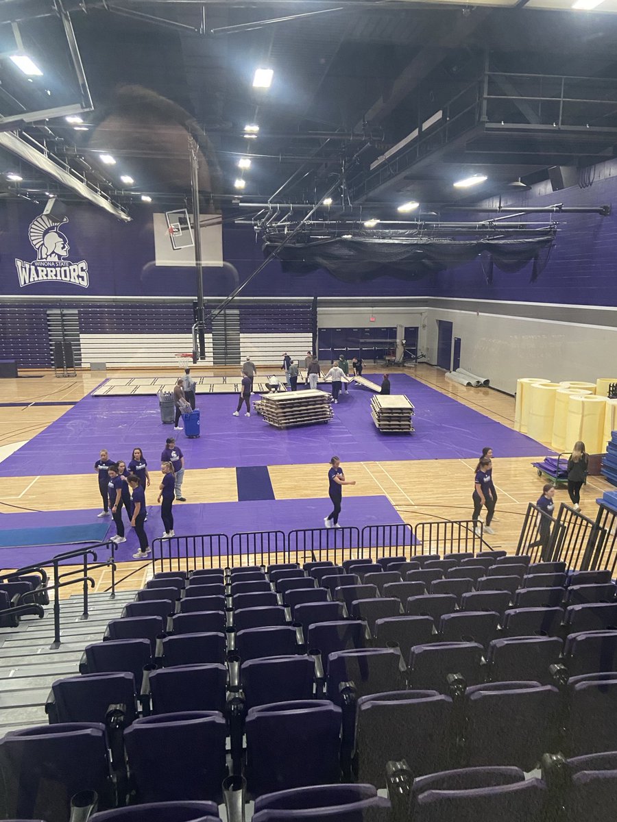 winonavpa's tweet photo. Teamwork. Student athletes helping student athletes. It’s a great thing! #GYMnasticsSetup https://t.co/1Y5Az0npfX