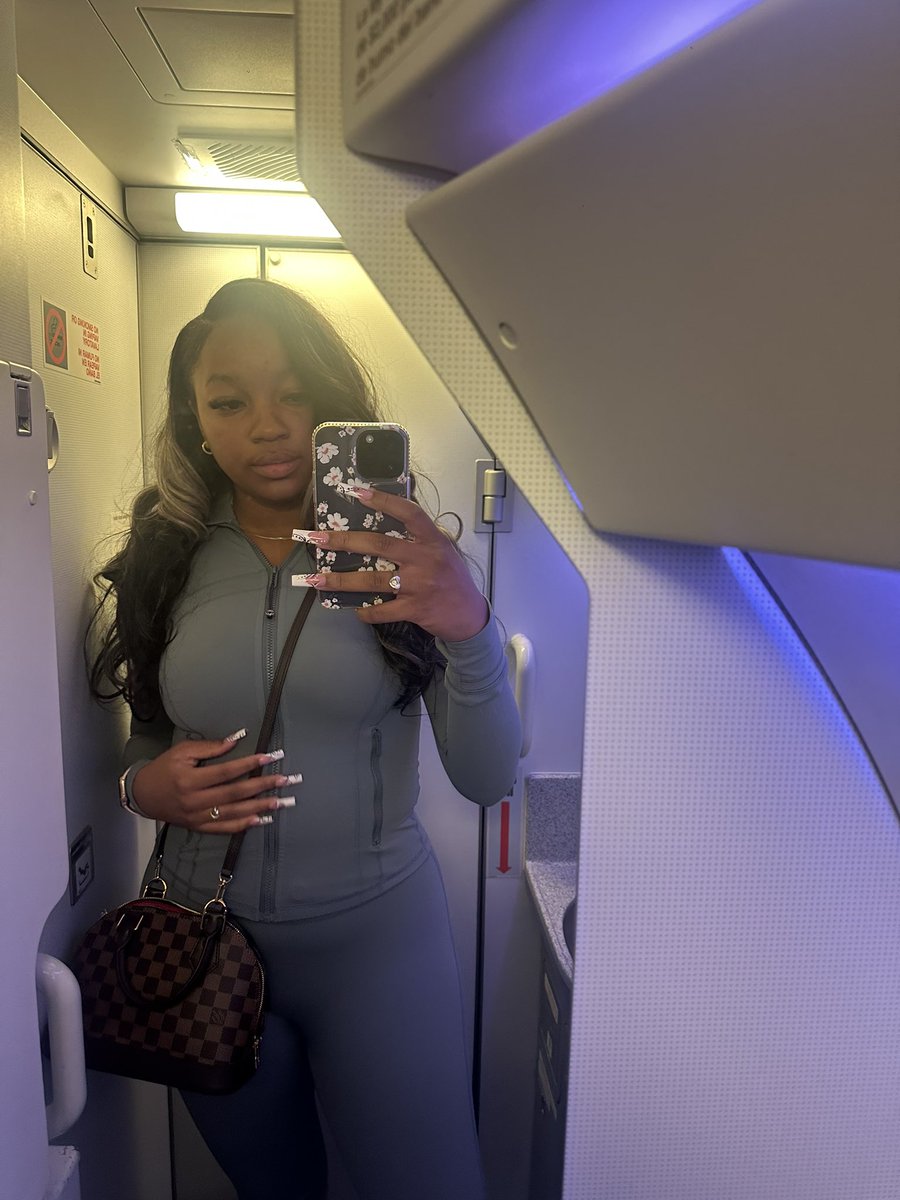 _adestd's tweet photo. It’s my birthday all month long 🙂↕️💗 #houstondump https://t.co/9TmAhWhJdw