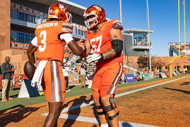 DaQuwanDunn's tweet image. #AGTG I'm blessed to receive my 13th offer from Bowling Green State University🟠⚫️
@CoachSLawanson
@CoachNine7
@B_Lew_95
@BERKNERFOOTBALL