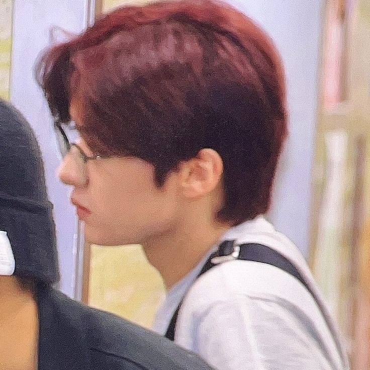 userlinoring's tweet photo. leeknow in those glasses....give him back to me... https://t.co/kT7EqXPLfn