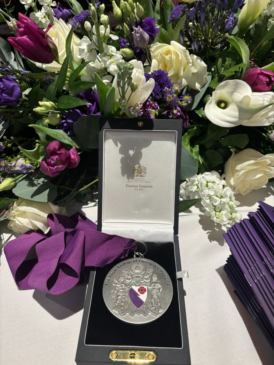 two_docs's tweet image. Honoured and delighted to have been awarded a #RCEM College Medal for my contribution to the College and work in Geriatric Emergency Medicine and frailty. Wonderful to celebrate with family and other RCEM graduates. Thank you!