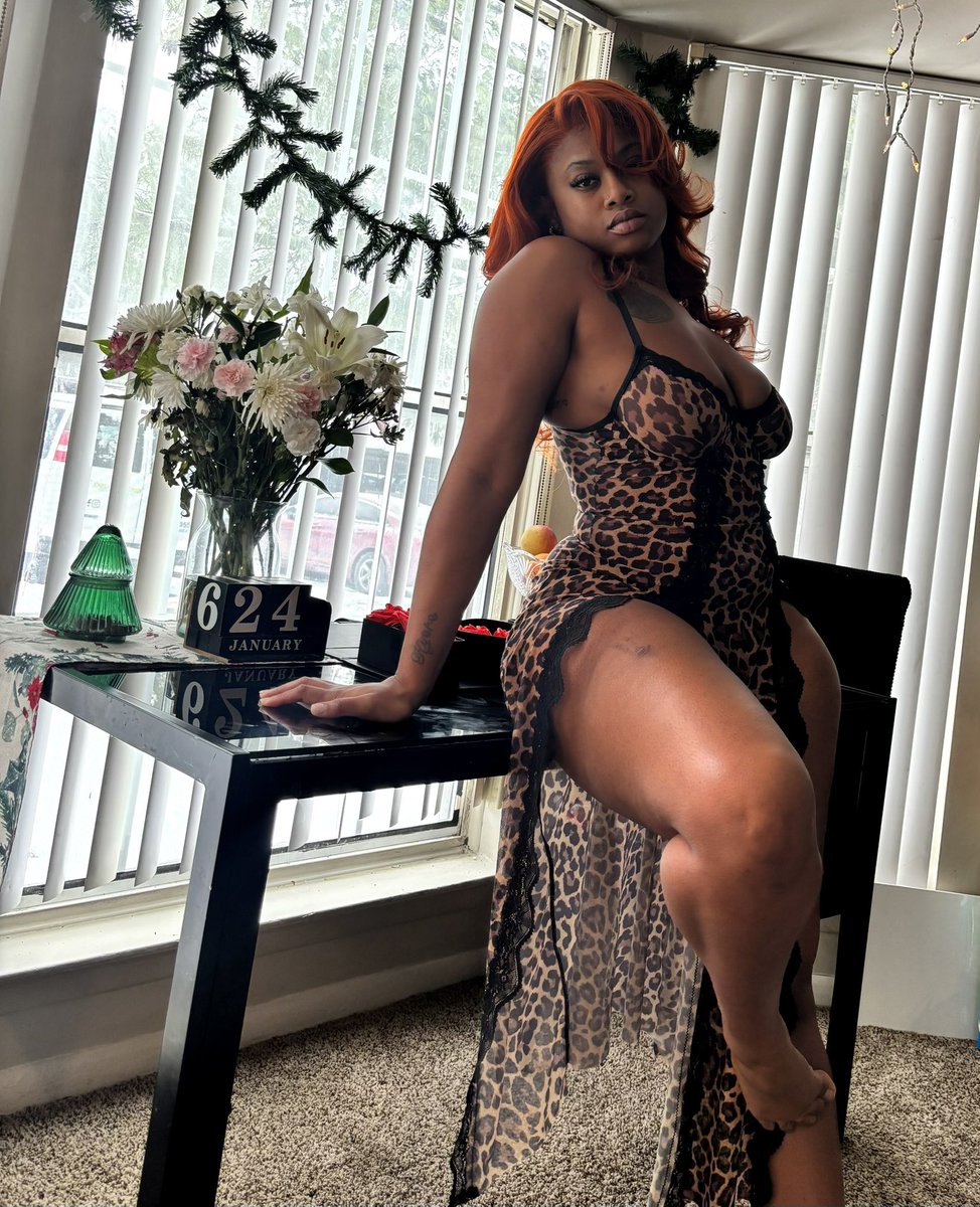 yesitstgreene's tweet photo. Call me when you need some love 🥰 https://t.co/M9rY1NWVcN