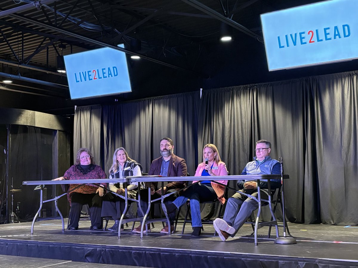 ChignoliMary's tweet photo. Transformative leaders sharing their skills to build effective, efficient team members w/in their workforce! #Live2Lead @DrJohnHackett ✨#Leaders ✨ https://t.co/9piKkP9OJ0