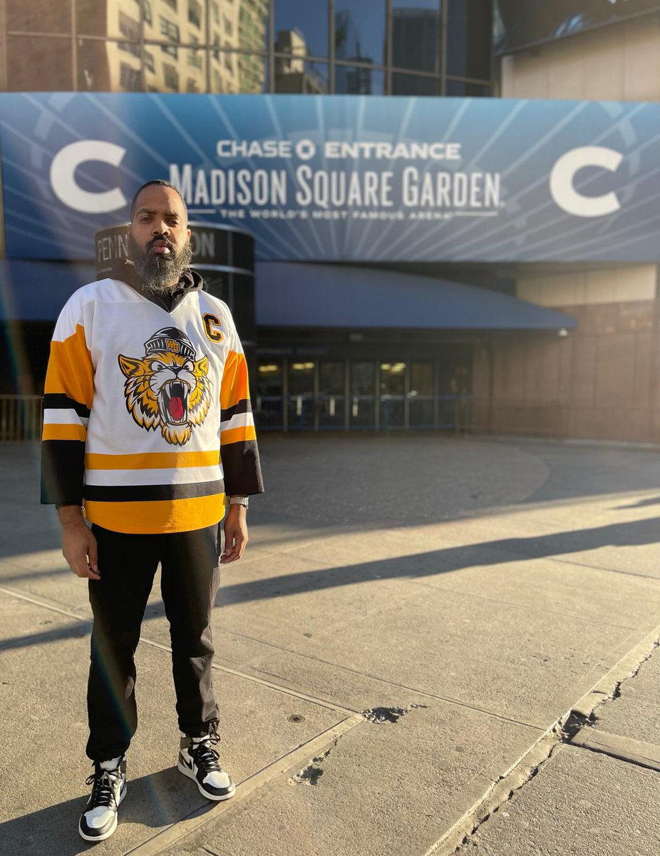 WashedDads's tweet photo. 🚨🚨🚨THE RETURN OF THE WD HOCKEY JERSEY TOMORROW SATURDAY 1.25.25 at 10 EST 
  
Set your alarms and don't miss out on this highly anticipated release!

#washeddads #wearesuperheroeseveryday https://t.co/RYem5zhL13