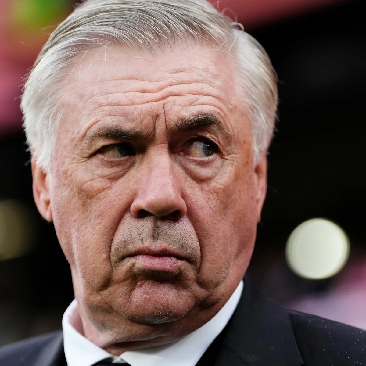 CARLO ANCELOTTI 🇮🇹 ETAIT LE TROISIÈME CHOIX DE VINCENT MANNAERT ! 🇧🇪 
Cependant, l’actuel entraîneur du Réal Madrid aurait refusée l’offre de la sélection belge, en prétextant qu’il préférait jouer avec Courtois et Rudiger  que Casteels et Faes. 😳
(<a href="/JoueursBE/">Joueurs Belges 🇧🇪</a> 🏅)