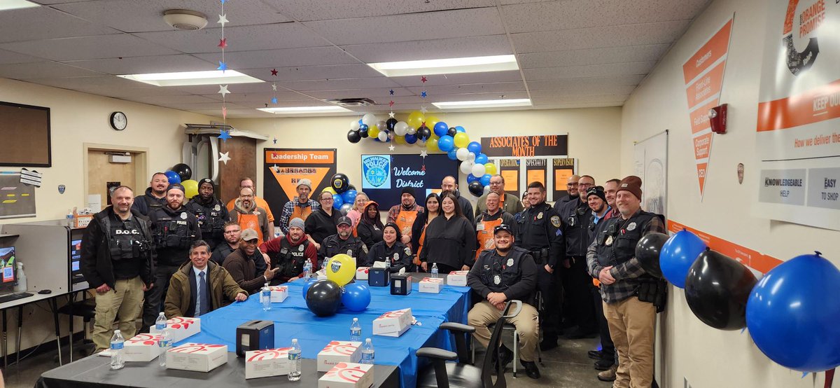 MilwaukeePolice's tweet image. MKEPD #ThankYou #CommunityPartnerships helping keep #MKESafe We are grateful for our partnership with @HomeDepot  and their continued support, as we strive to work together to make #MPDDistrict6 a great place to work and live. #MKECommunity