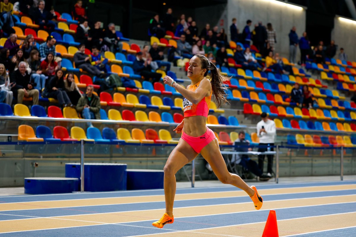 ivanespilez's tweet photo. 18/01/25. @bertaseguura campiona de #Catalunya sub23 de 400m amb record dels campionats. 🥇🔂.
📸 @Atletisme_FCA
#atletisme #espiteam #bertasegura #team https://t.co/rueVzrdHeO