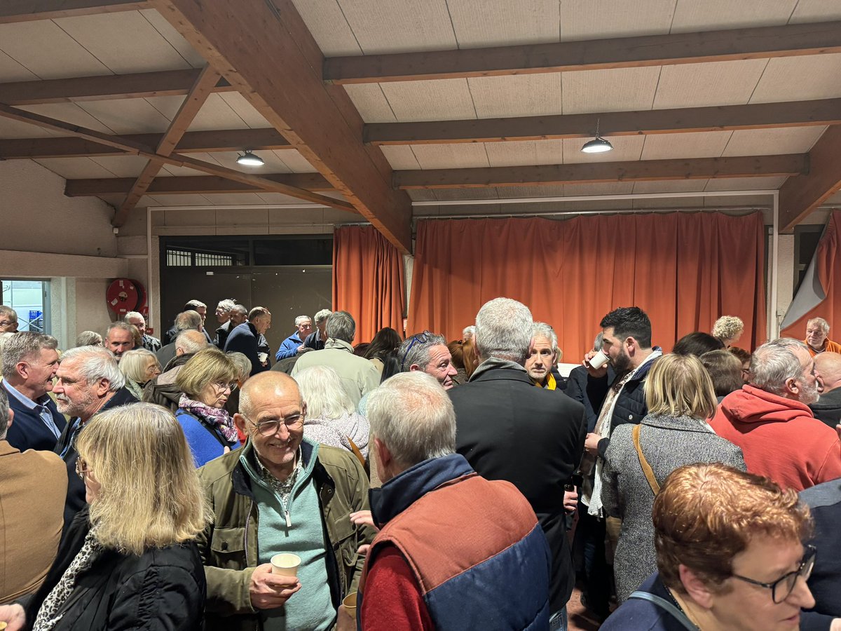 Florelle84's tweet photo. Une belle soirée pour les vœux de #caromb avec mise à l’honneur de mon ami Jean-Luc, pdt des anciens combattants. Merci à tous pour votre accueil ❤️
Une bonne année aux carombais et carombaises! C’est un honneur de vivre parmi vous 🥰
#MaProvence
#voeux2025
#antidryjanuary https://t.co/dKnADvuiUh