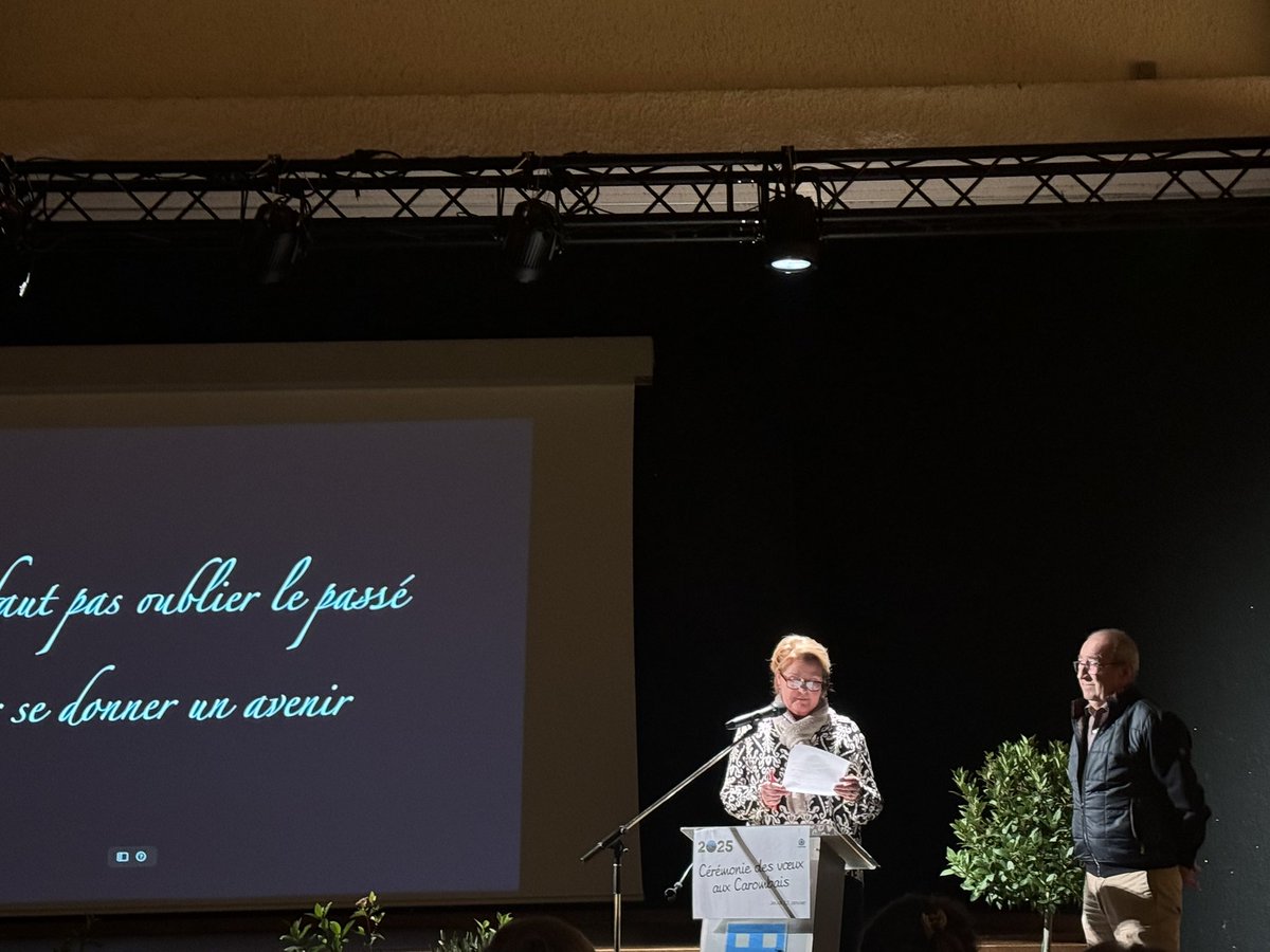 Florelle84's tweet photo. Une belle soirée pour les vœux de #caromb avec mise à l’honneur de mon ami Jean-Luc, pdt des anciens combattants. Merci à tous pour votre accueil ❤️
Une bonne année aux carombais et carombaises! C’est un honneur de vivre parmi vous 🥰
#MaProvence
#voeux2025
#antidryjanuary https://t.co/dKnADvuiUh