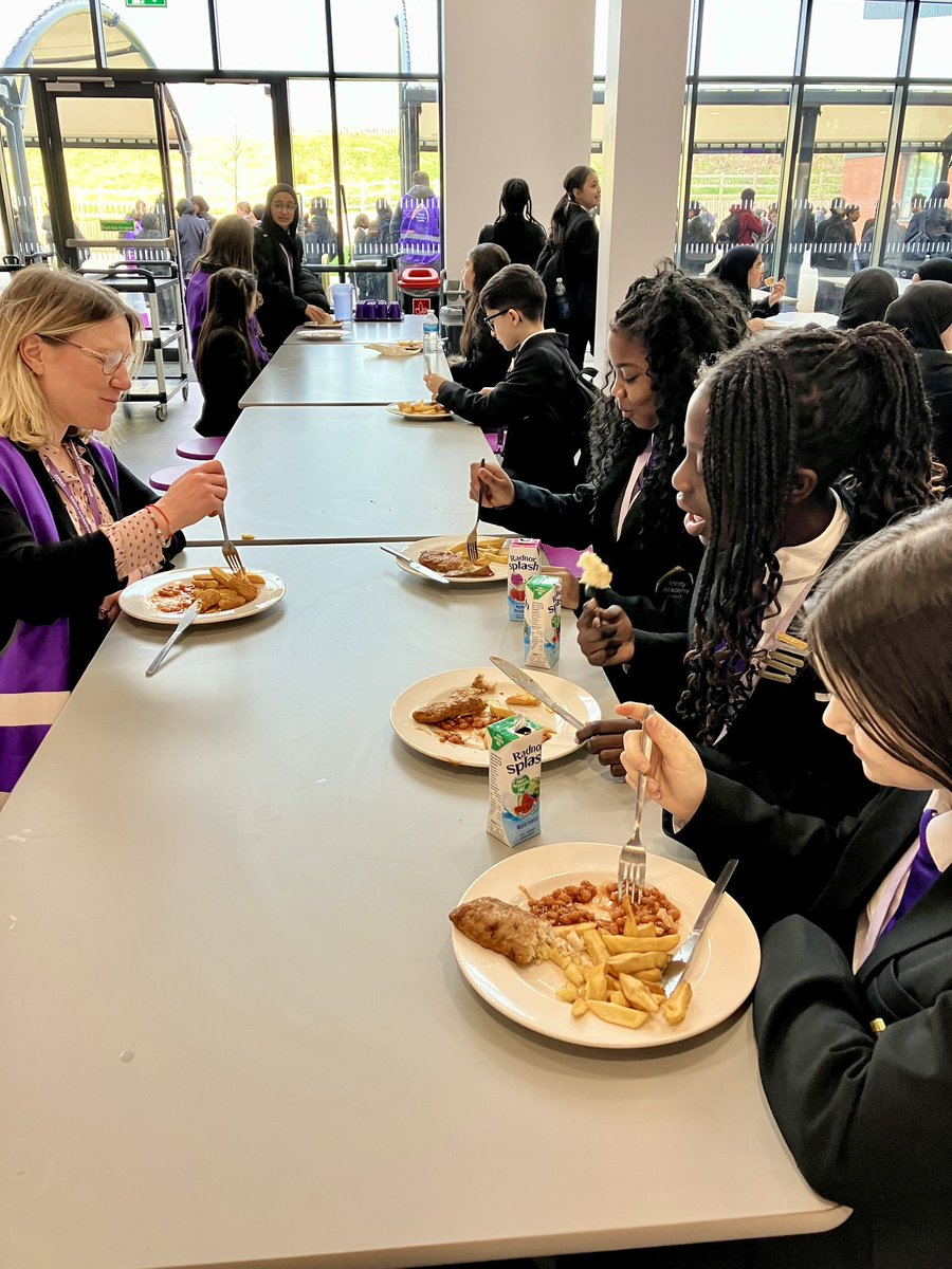 MsKPKay's tweet photo. We 💜 Community Lunch at TAL. https://t.co/FoHMkXHufk