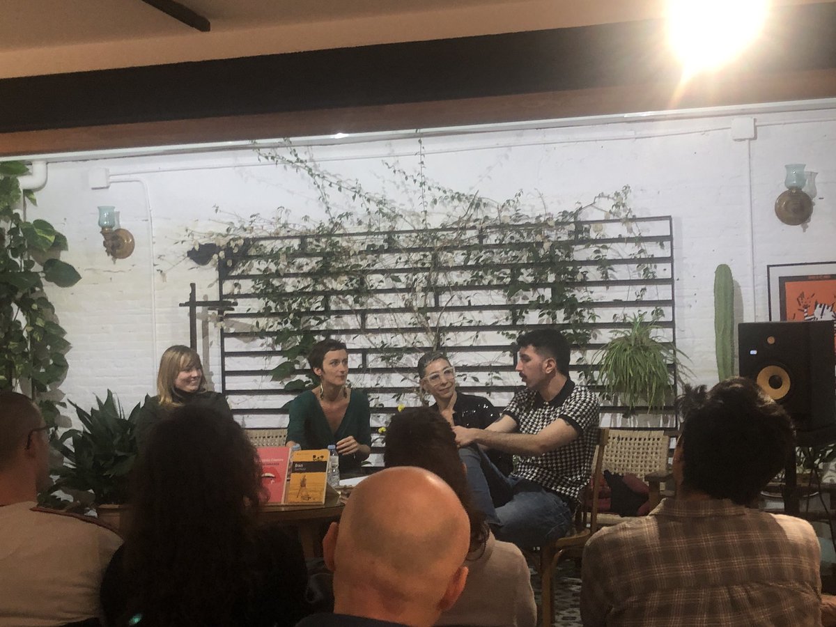 toniavant's tweet photo. @_espatricia (Ed #LaCampana); @InesMacpherson (#Specula) i @davitu11  (@LlibresDelicte )
Taula rodona d’escriptors joves parlant de llibres i de les seves obres.
Una bona jornada literària https://t.co/Yj3XsVfroO