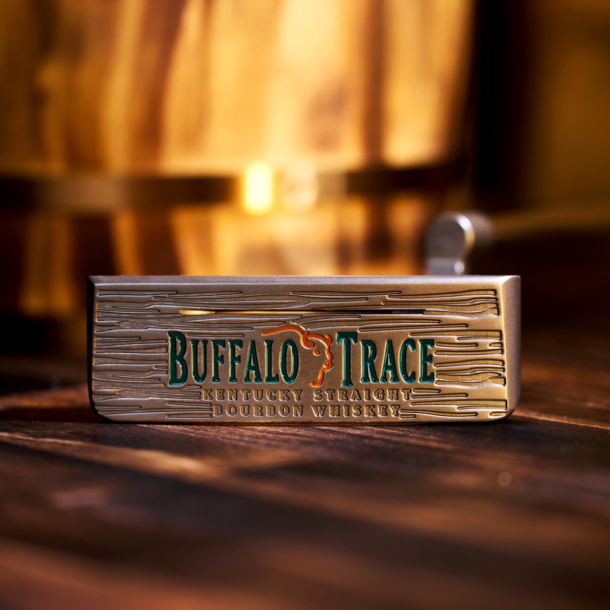 BettinardiGolf's tweet photo. Craftsmanship meets tradition with this week’s #putteroftheweek in this stunning collaboration between Bettinardi Golf x Buffalo Trace. This BB1 Wide putter features a unique wood insert from an aged Buffalo Trace barrel in the heel. Available in next week’s Hive release! ⛳️🥃 https://t.co/4AAQDn8Gx4