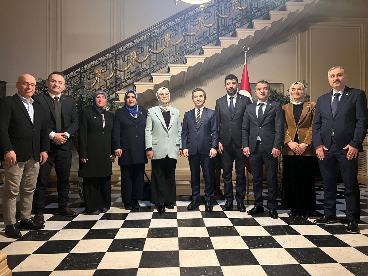 📍İngiltere

Sınırların Ötesinde Birliktelik programı kapsamında, İngiltere bölgemizi ziyaret eden AK Parti Kocaeli Milletvekili Radiye Sezer Katırcıoğlu’na, Kadın Kolları Başkanımız Fadime Kara, MKYK Üyemiz Hakan Geçol ve UID İngiltere Bölge Başkanı Halil Erdoğan ile yönetimi