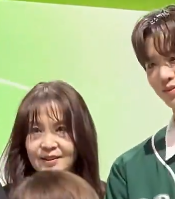 For_Kyungho's tweet photo. Kyungho with his mama 🥰 https://t.co/x0c8lKpjN2