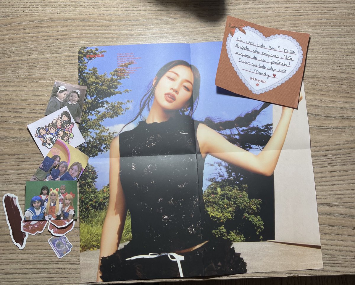 Triz ೀ (@beecardcaptor) on Twitter photo feedback positivo pra <a href="/kissyllie/">mandy 💋 VIU O SKZ</a> por ter enviado esse pôster lindo da jihyo super bem embalado com mimos fofíssimos muito obrigada pela venda mandy! 🩷 feedback positivo pra <a href="/kissyllie/">mandy 💋 VIU O SKZ</a> por ter enviado esse pôster lindo da jihyo super bem embalado com mimos fofíssimos muito obrigada pela venda mandy! 🩷