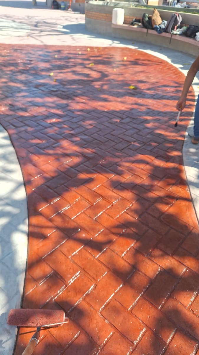 ConcreArteC's tweet photo. Aplicación de sellador acrílico, parque central Suchiapa Chiapas.

#ConcretoEstampado https://t.co/7NRbGeTrDI