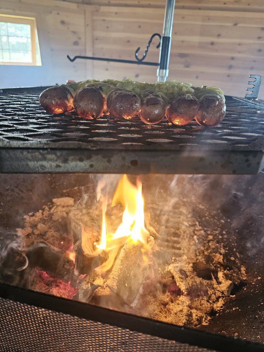 devonwoodsmoke's tweet photo. Lot of good times going to be happening here @bbqlodges at @UkbbqSchool

Year round, cozy bbq classes, a first for the UK..

If you would like to learn the art of fireside cooking with a group of friends, family, or maybe a work team, then get in touch

Please Retweet 🔥 https://t.co/km78FECaYM