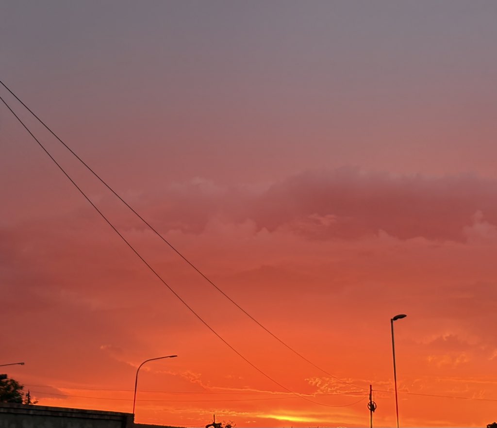zaiku09's tweet photo. The sky today. https://t.co/m7YTRxHZiL