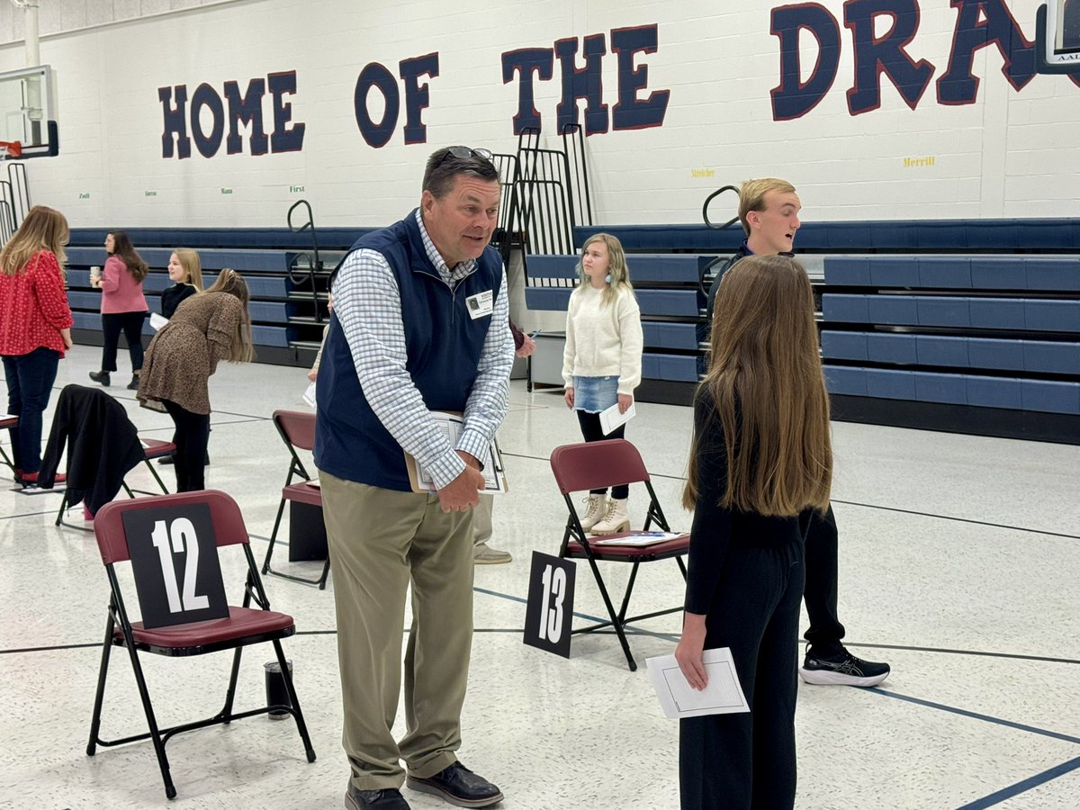SCE_Principals's tweet photo. The Amazing Shake for 5th grade has started. Here’s the First Impression Matters Round. Our Top 40 students will move on!! #scesoars https://t.co/XdS9qY57DI