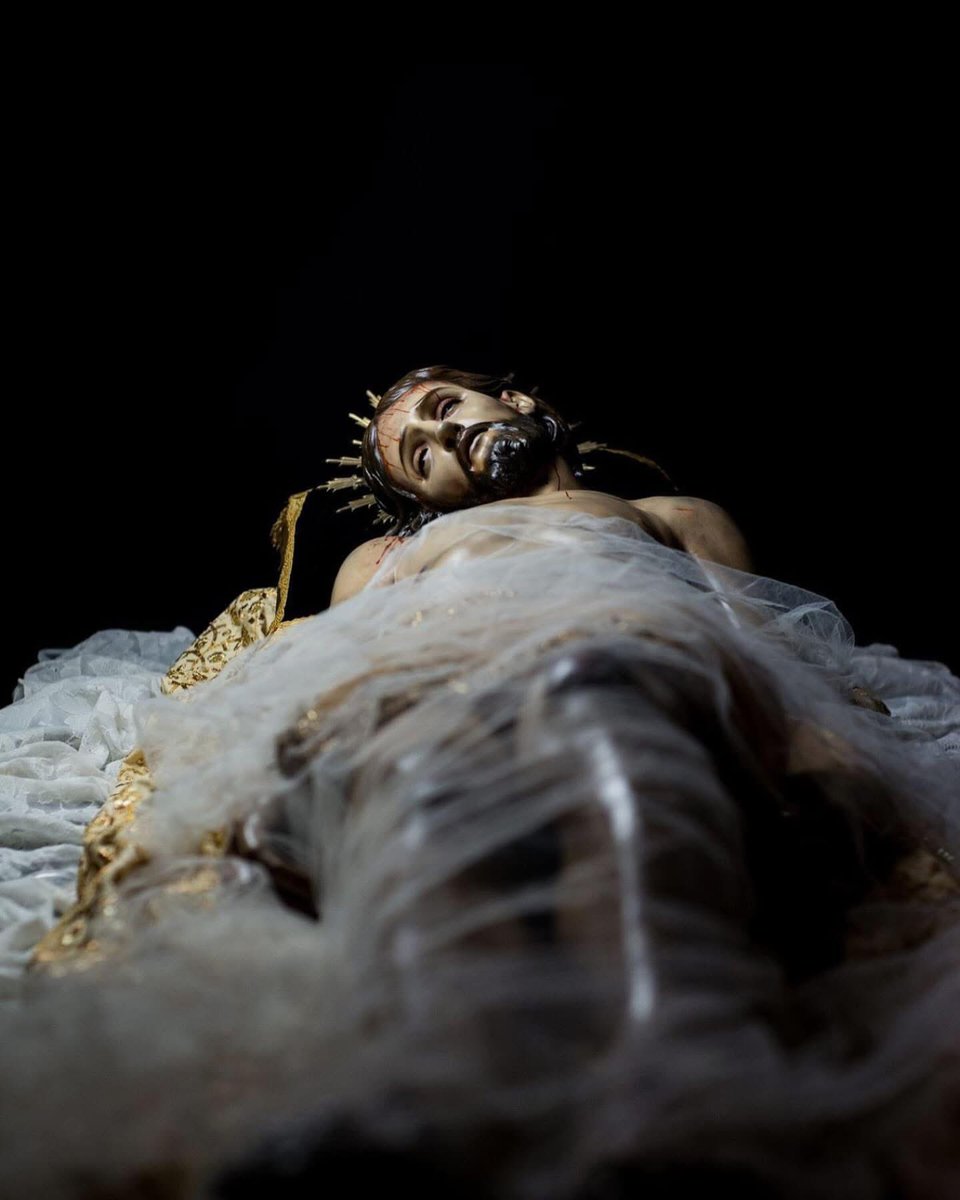 Santo__Sepulcro's tweet photo. “Tu cruz, Señor, redime nuestra suerte de pecadora en justa, e ilumina la senda de la vida y de la muerte del hombre que en la fe lucha y camina.”

🖤 Hoy es 𝒗𝒊𝒆𝒓𝒏𝒆𝒔 del Señor.

#SepulcroVM https://t.co/4pV2PlVHph