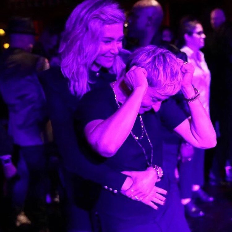 EllenD_world's tweet image. Throwback to Ellen DeGeneres’ 60th birthday bash photos 📸 - a thread 

Sunday 🎉🎂
The Queen of Daytime tv the One and Only Ellen Degeneres will celebrate her 67th birthday 🎉🎂 

Happy #ellens67th 🎈

🏷
#portiaderossi #courtneycox #JoelyFisher #jenniferlawrence #brunomars