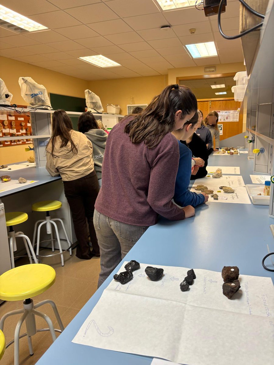 Hoy nos han visitado desde el <a href="/gabrielgalanp/">IES Gabriel y Galán</a>  y ha realizado diferentes talleres organizados por las profesoras del Grado en Ingeniería Forestal y del Medio Natural María Jesús Montero y Elena Cubera.