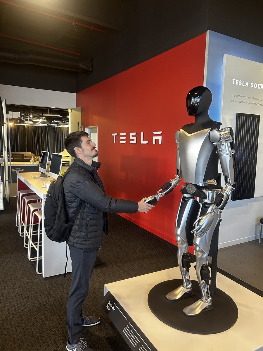 Noam_Mitchell's tweet photo. Future boss 🫡 ⁦@Tesla⁩ https://t.co/1xY1rLNBrG
