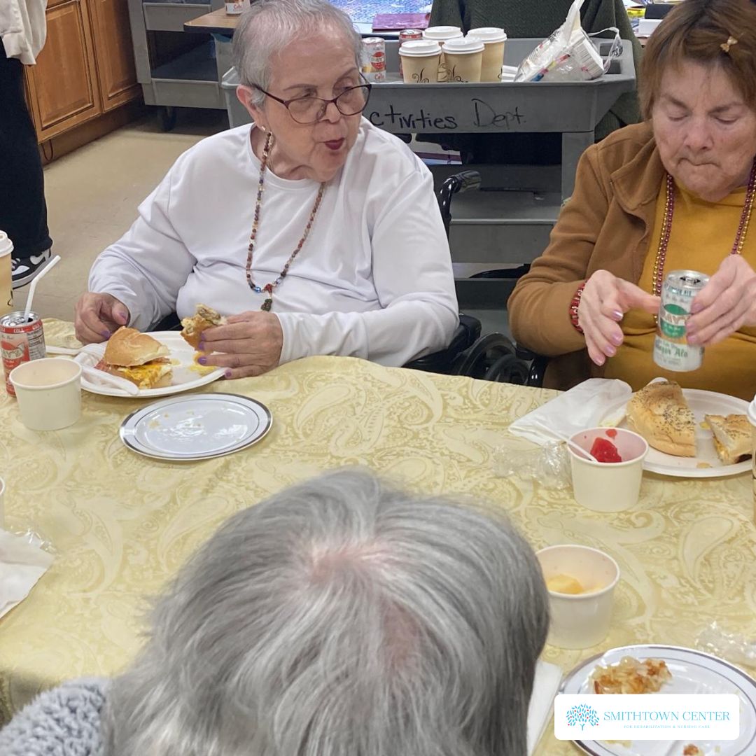 smithtowncenter's tweet image. Our Women’s Club hosted a delightful Breakfast Brunch! 🥓🍳 Residents enjoyed customizing their breakfast sandwiches and savoring fresh fruit on the side. A delicious way to start the day! 💛🍴✨
#BreakfastBrunch #WomensClubEvent #DeliciousStart #CommunityDining