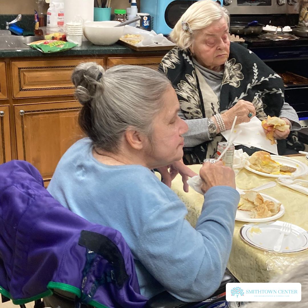smithtowncenter's tweet image. Our Women’s Club hosted a delightful Breakfast Brunch! 🥓🍳 Residents enjoyed customizing their breakfast sandwiches and savoring fresh fruit on the side. A delicious way to start the day! 💛🍴✨
#BreakfastBrunch #WomensClubEvent #DeliciousStart #CommunityDining
