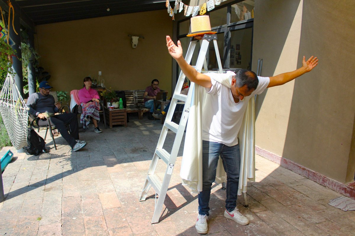 luiszepeda23's tweet image. Ensayos de #Sócrates Mega Star rumbo al Encuentro Nacional de los Amantes del Teatro, en el @CCB_INBAL @Nachoelactor @ro_teatro