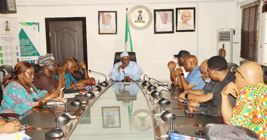 adeyanju92's tweet photo. On Thursday, 23rd January, 2025, I, along with the national officers of the union, had the honor of paying a courtesy visit to the Honourable Minister of Labour and Employment, Muhammad Maigari Dingyadi, PhD, at his office in Abuja. https://t.co/NPh9F1l8dT