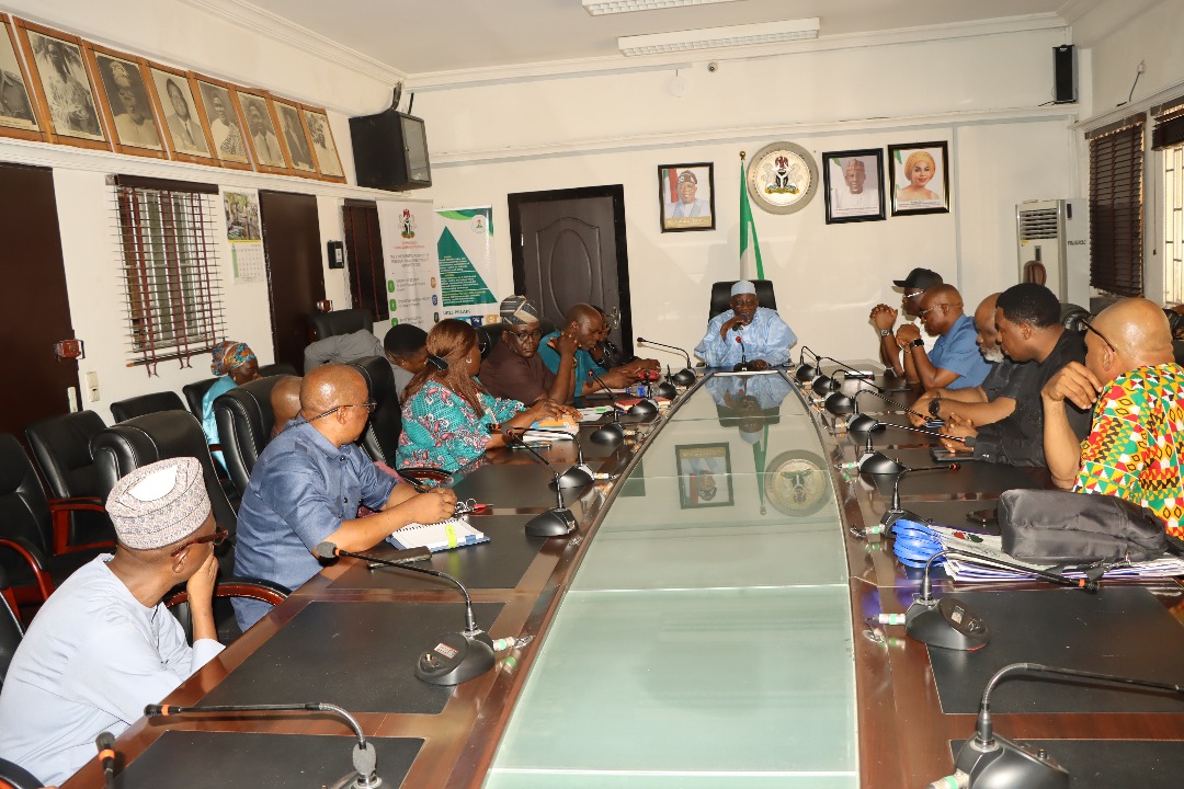 adeyanju92's tweet photo. On Thursday, 23rd January, 2025, I, along with the national officers of the union, had the honor of paying a courtesy visit to the Honourable Minister of Labour and Employment, Muhammad Maigari Dingyadi, PhD, at his office in Abuja. https://t.co/NPh9F1l8dT