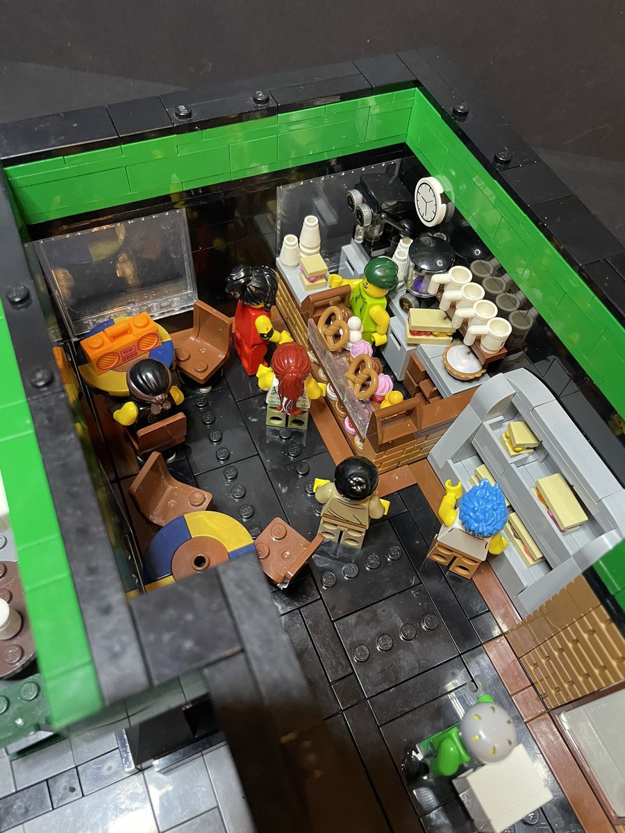 TheAcodiz's tweet photo. LEGO Moc Starbucks https://t.co/2dhl0ajGkM