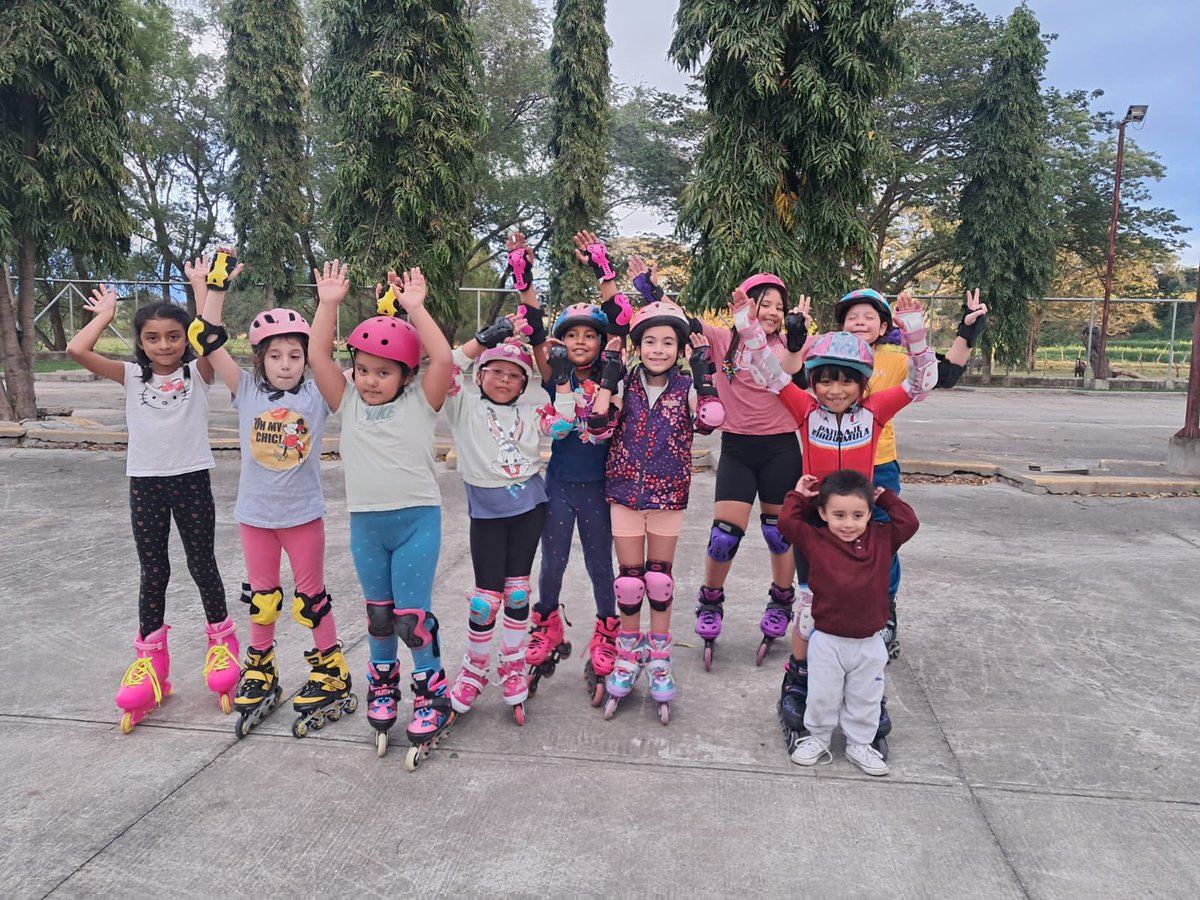 Desde <a href="/ACNURGuate/">ACNUR Guatemala</a>  en Esquipulas, promovemos la integración de niñas en el deporte gracias al apoyo de <a href="/UNPeacebuilding/">United Nations Peacebuilding</a>. 🛼Patinaje y otras disciplinas ahora son parte de #DeportePorLaPaz, impulsando igualdad y convivencia en comunidades. 💪✨