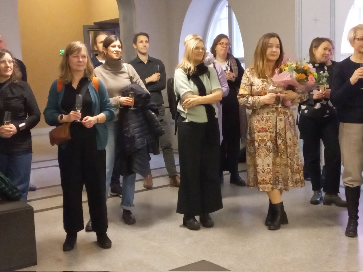 Salli Hakala (@sallihakala) on Twitter photo Viestinnän professoreiden juhla "Vallaton julkisuus". Onnittelut <a href="/AnuKantola/">Anu Kantola</a> <a href="/RKunelius/">Risto Kunelius</a> ja <a href="/MerviPantti/">Mervi Pantti</a> Kiitos upeat panelistit <a href="/SaarikoskiLaura/">Laura Saarikoski</a> <a href="/sonjasaarikoski/">Sonja Saarikoski</a> <a href="/Esareuna/">Esa Reunanen</a> #MarkoAmpuja ja pj #JuhaHerkman Median talous huolena. Toivona tutkimusyhteistyö
<a href="/SocSciHelsinki/">Faculty of Social Sciences, HelsinkiUni</a> #viestintä Viestinnän professoreiden juhla "Vallaton julkisuus". Onnittelut <a href="/AnuKantola/">Anu Kantola</a> <a href="/RKunelius/">Risto Kunelius</a> ja <a href="/MerviPantti/">Mervi Pantti</a> Kiitos upeat panelistit <a href="/SaarikoskiLaura/">Laura Saarikoski</a> <a href="/sonjasaarikoski/">Sonja Saarikoski</a> <a href="/Esareuna/">Esa Reunanen</a> #MarkoAmpuja ja pj #JuhaHerkman Median talous huolena. Toivona tutkimusyhteistyö
<a href="/SocSciHelsinki/">Faculty of Social Sciences, HelsinkiUni</a> #viestintä