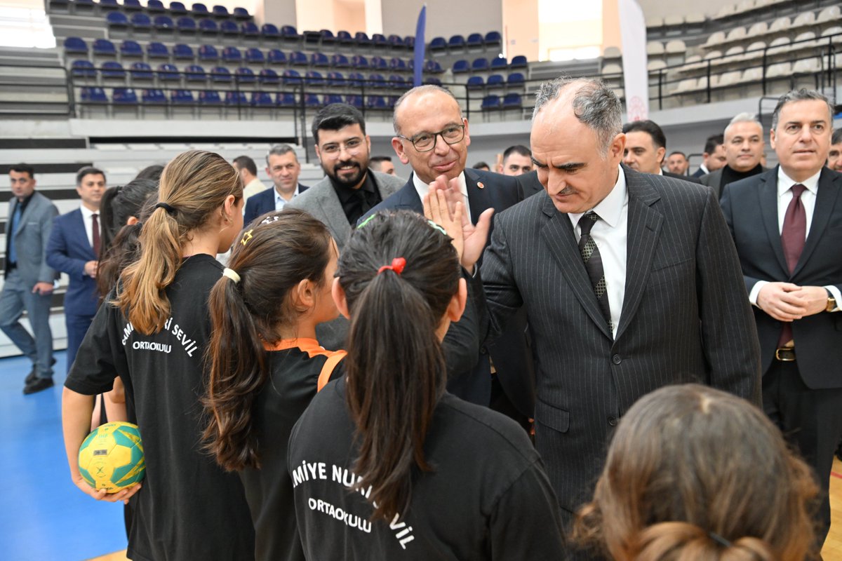 ManisaValiligi's tweet photo. 📍 Turgutlu 

Valimiz Vahdettin Özkan; 66. Hükümet Gençlik ve Spor Bakanı Dr. Mehmet Muharrem Kasapoğlu, Şehrimizin Milletvekili Murat Baybatur ve İlçe yöneticileri ile birlikte Turgutlu İlçemizde spor yatırımlarını inceledi. https://t.co/6EY5Jp8bvK