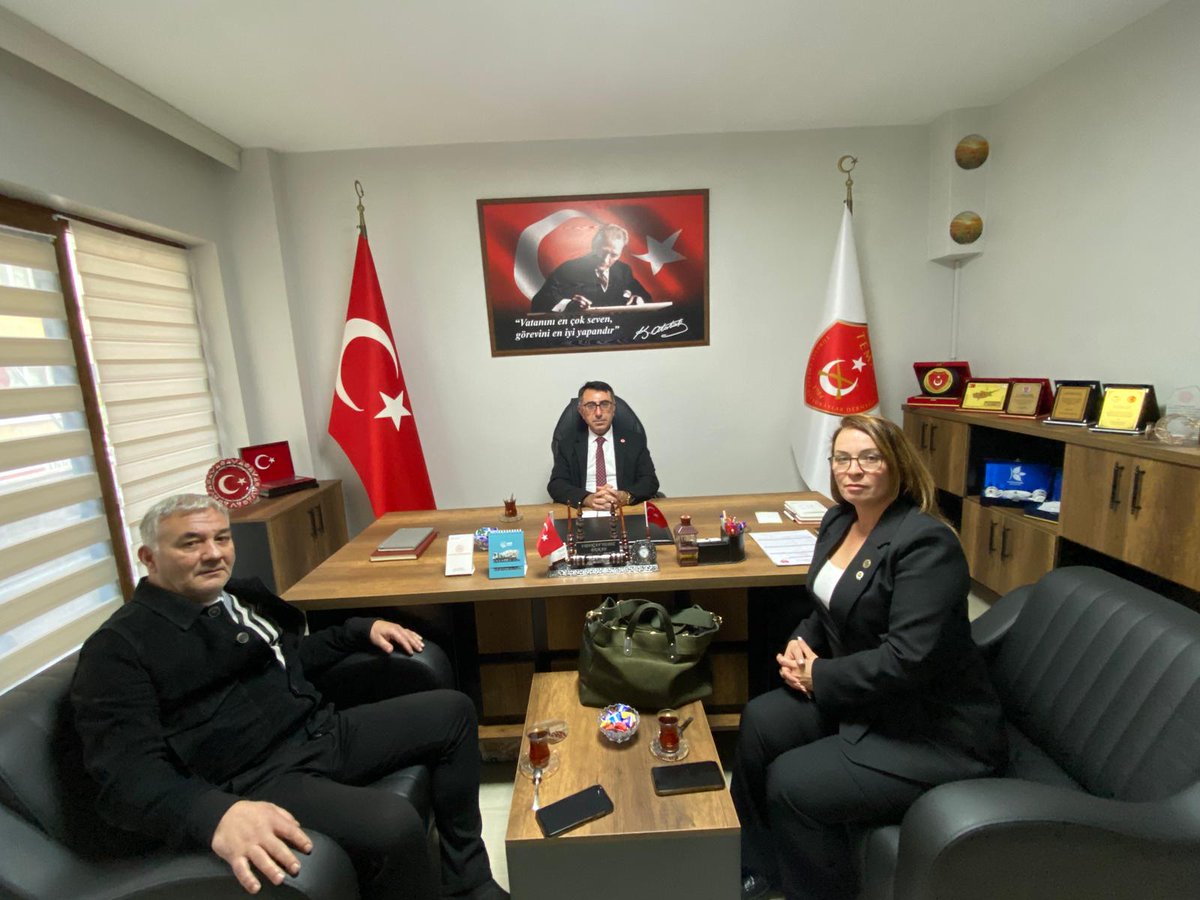 Erdoğan Yıldız (@erdognyildiz) on Twitter photo Emniyet Teşkilatı Vazife Malülü ve Şehit Aileleri Vakfı (EMŞAV) Yalova İl Bşk Mehmet Vural ve Kad. Kol. Bşk Ebru Vural Temad Yalova İl Bşk.lığını ziyaret ettiler. Ziyarette karşılıklı görüş alışverişinde bulunuldu. Nazik ziyaretlerinden dolayı tşk edyrz
<a href="/cahitKoca20/">Cahit Koca</a> Emniyet Teşkilatı Vazife Malülü ve Şehit Aileleri Vakfı (EMŞAV) Yalova İl Bşk Mehmet Vural ve Kad. Kol. Bşk Ebru Vural Temad Yalova İl Bşk.lığını ziyaret ettiler. Ziyarette karşılıklı görüş alışverişinde bulunuldu. Nazik ziyaretlerinden dolayı tşk edyrz
<a href="/cahitKoca20/">Cahit Koca</a>