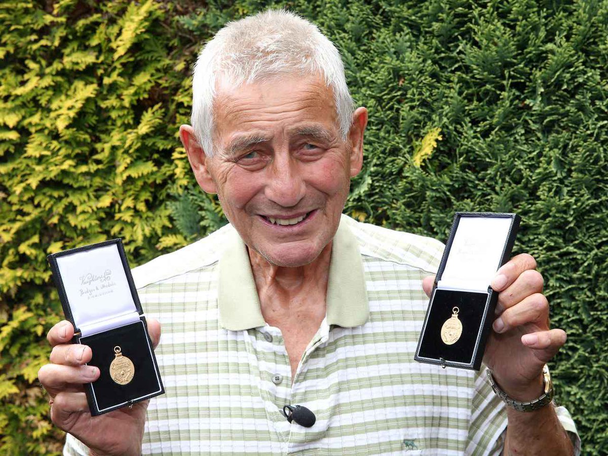 WayneSBarton's tweet photo. Sad news - David Gaskell, a Busby Babe, has passed away.

David was the youngest-ever goalkeeper to play for @ManUtd.

Only spoke to David a couple of weeks ago as well. He helped me immensely with a couple of books. Very nice guy. Will be missed. https://t.co/bq6Sfiv3mk