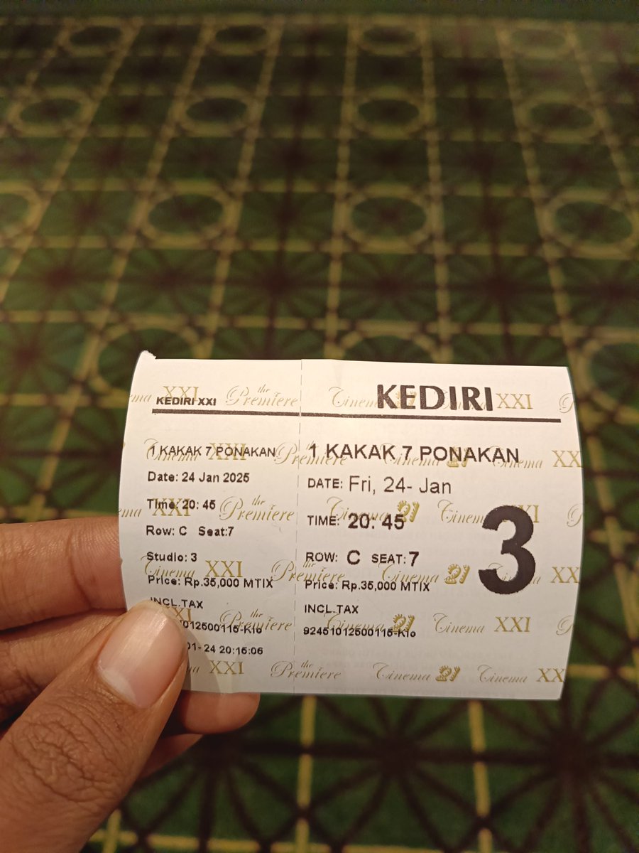 febiKusumaW's tweet photo. #FreView
Asli gak expect film nya sekeren ini.Dari awal udah tahan" biar gak netes akhirnya pecah juga pas scene nya ka @Freya_JKT48 acting nya bagus bgt😭🫶 sampe bingung mau bangga atau sedih, karena emang sengena itu film & acting nya💯 #1Kakak7Ponakan https://t.co/v1xmZnq17A