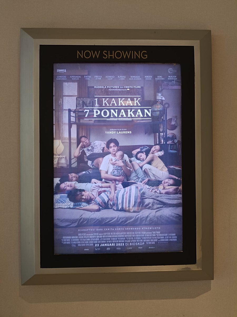 febiKusumaW's tweet photo. #FreView
Asli gak expect film nya sekeren ini.Dari awal udah tahan" biar gak netes akhirnya pecah juga pas scene nya ka @Freya_JKT48 acting nya bagus bgt😭🫶 sampe bingung mau bangga atau sedih, karena emang sengena itu film & acting nya💯 #1Kakak7Ponakan https://t.co/v1xmZnq17A