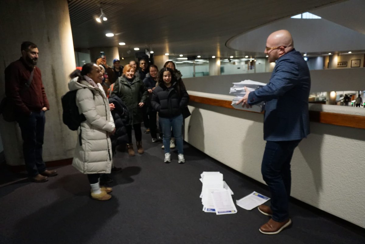 This morning, CUPE Local 79 members delivered 8,000+ petitions to Councillor Shelley Carroll at the final Budget Committee meeting.

Workers are calling for fair, inflation-adjusted wages, safe staffing levels &amp; equity for part-time workers.