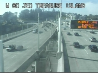KCBSAMFMTraffic's tweet image. #BayBridge Expect delays heading towards #SanFrancisco from the #EastBay due to a stalled SUV blocking the middle lane past #YerbaBuenaIsland #KCBSTraffic 📸: @CaltransD4